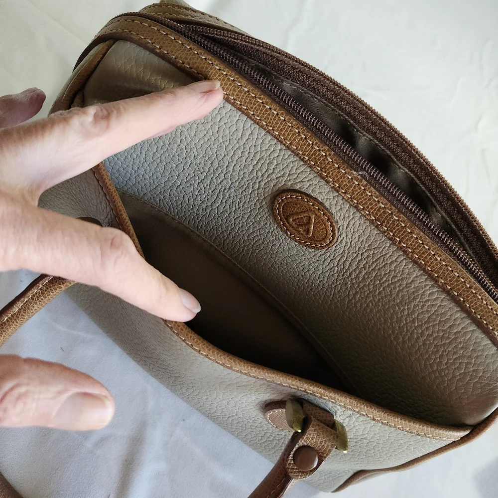 Chic Tan and Cream Satchel Bag - Picture 3 of 6